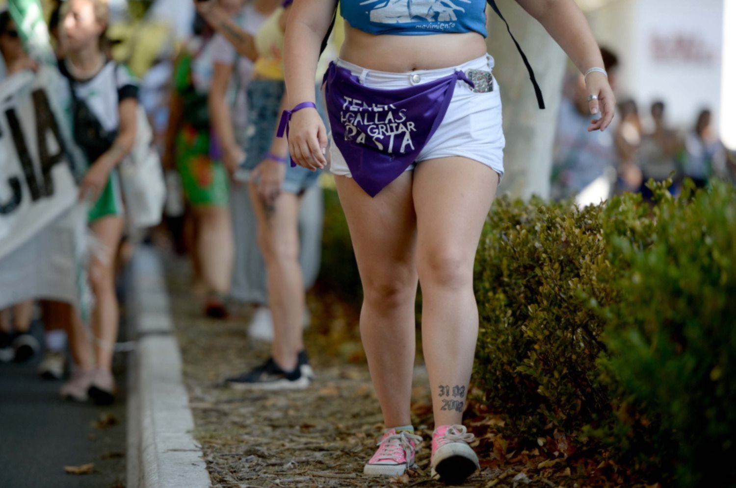 Multitudinaria marcha por la calles de La Plata para conmemorar el Día