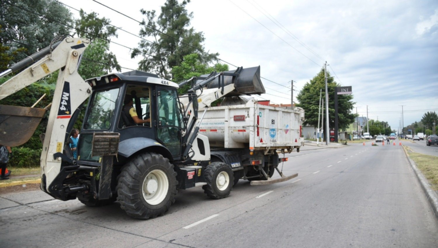 El Municipio desplegó un importante operativo de trabajo sobre la avenida 44