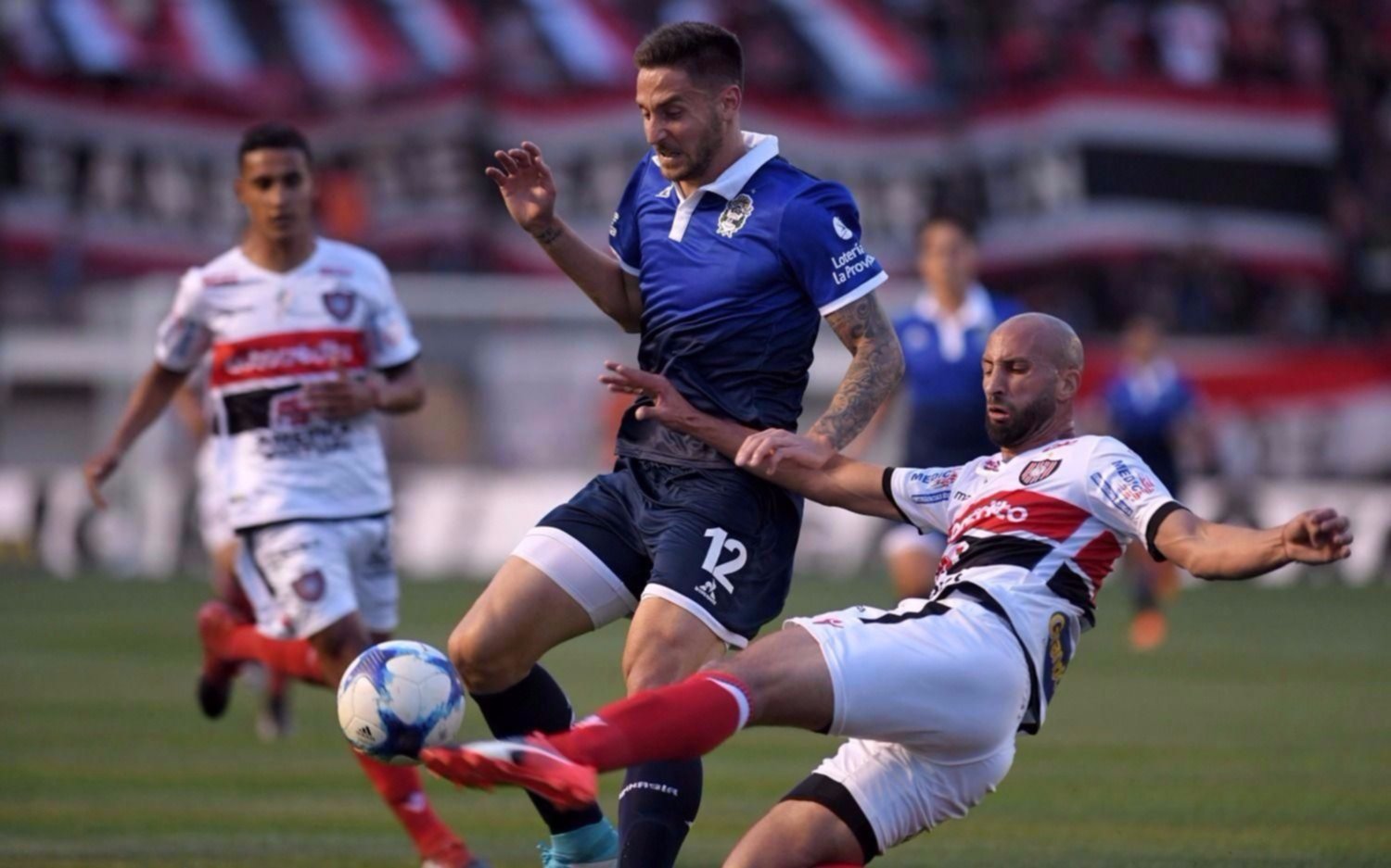 Gimnasia jugó mal y perdió ante Chacarita